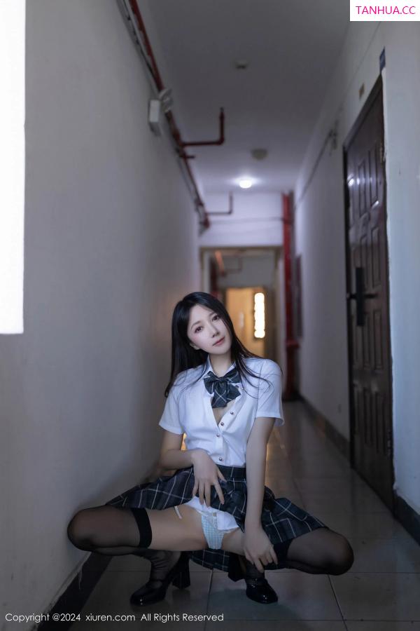 鱼子酱fish  [XiuRen]高清写真图 2024.05.10 No.8516 鱼子酱Fish 黑丝美腿第12张图片